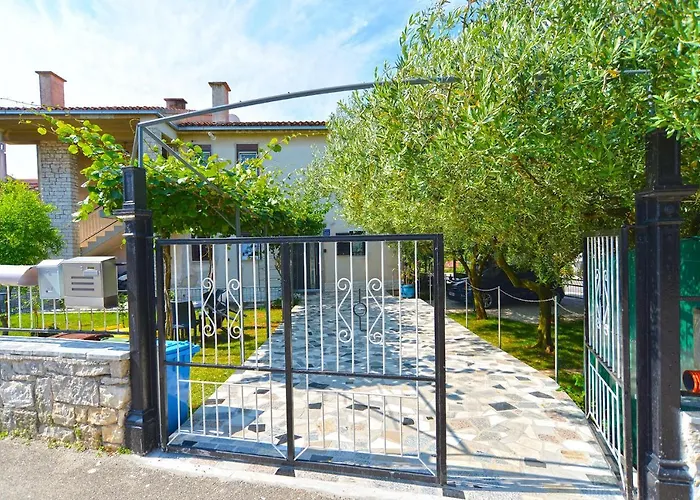 Snezana 2265 شقة بولا